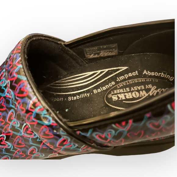 Easy Works by Easy Street nursing clogs in size 7M. Hearts design. GUC - Picture 5 of 6